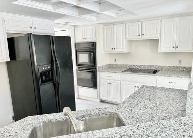 4-bedroom rental at 7326 Hidden Hills N in San Antonio, TX — photo 5