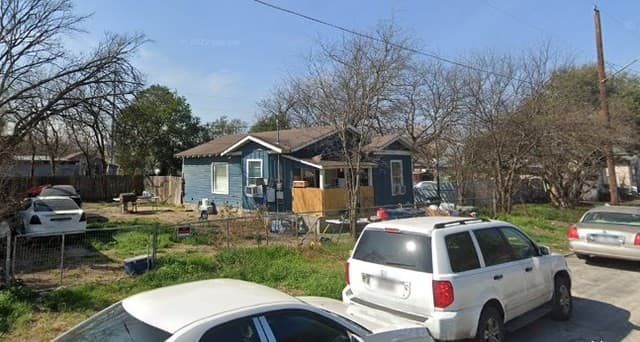 3-bedroom rental at 1108 Rivas St in San Antonio, TX — photo 5