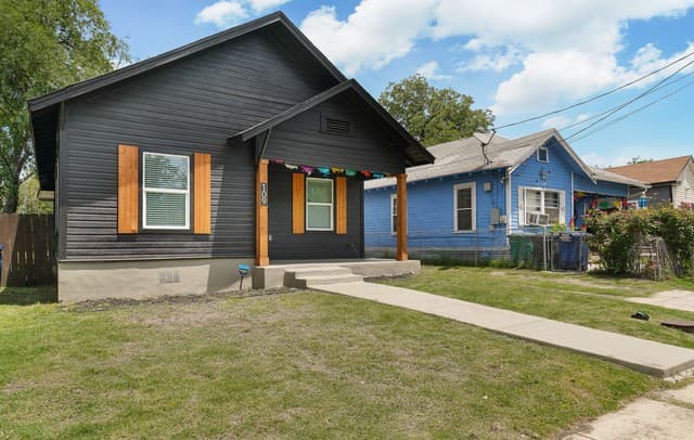 2-bedroom rental at 109 Utah St in San Antonio, TX — photo 2