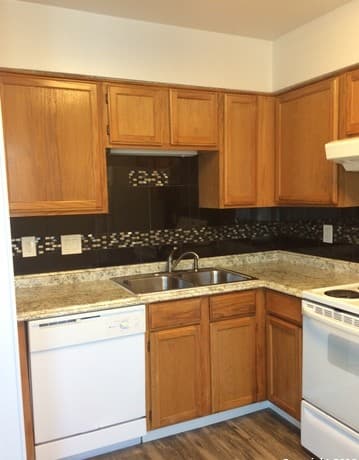 2-bedroom rental at 10551 Starcrest Dr Unit TOP RIGHT SIDE UNIT in San Antonio, TX — photo 4
