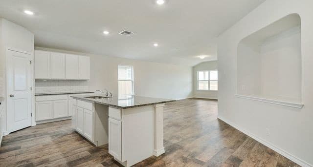 4-bedroom rental at 520 Twisting Stream in Cibolo, TX — photo 3