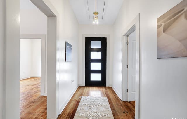 4-bedroom rental at 1613 N Olive St in San Antonio, TX — photo 5