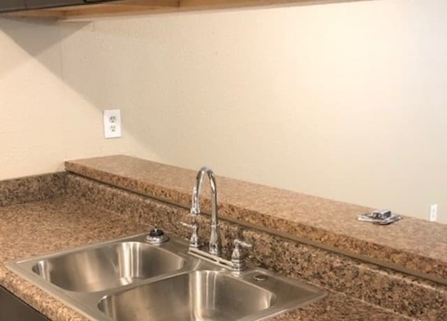 2-bedroom rental at 542 Dukeway Unit 1 in Universal City, TX — photo 2