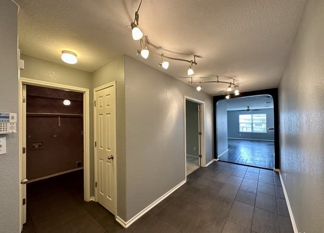 3-bedroom rental at 11515 Valley Garden in San Antonio, TX — photo 2