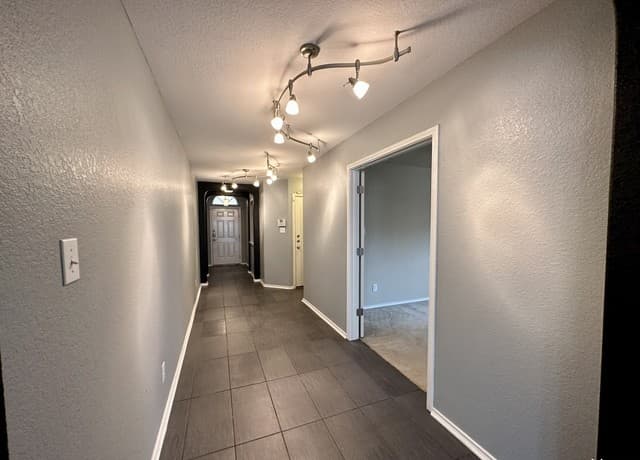 3-bedroom rental at 11515 Valley Garden in San Antonio, TX — photo 3