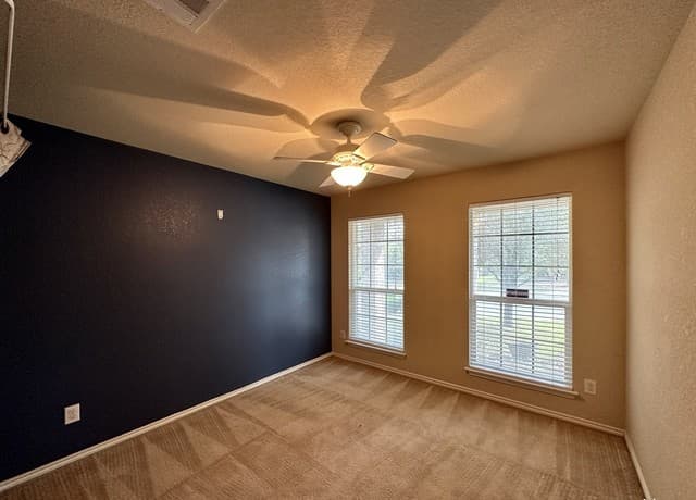3-bedroom rental at 11515 Valley Garden in San Antonio, TX — photo 4