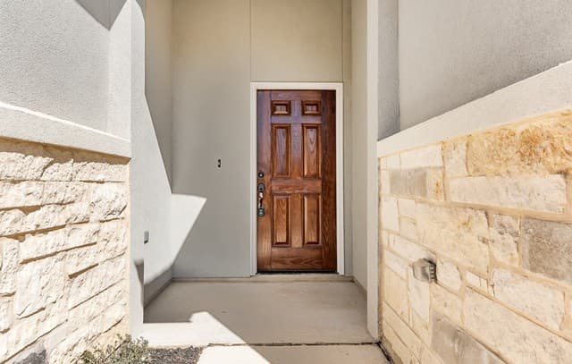 3-bedroom rental at 514 Park Circle in Hondo, TX — photo 2
