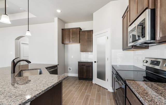 3-bedroom rental at 514 Park Circle in Hondo, TX — photo 3
