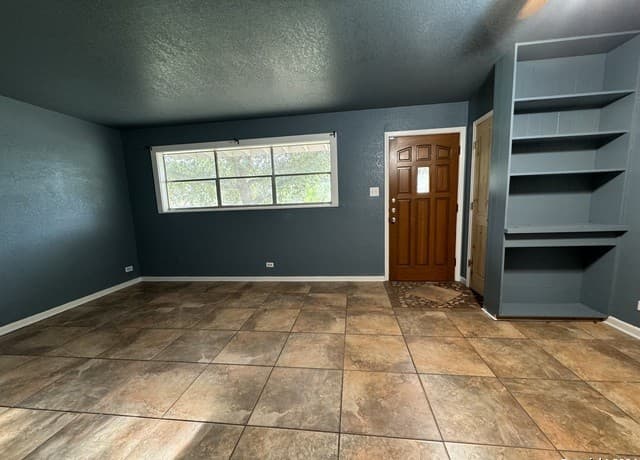 3-bedroom rental at 119 Greenlawn Ave in Pleasanton TX