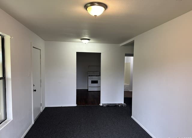 3-bedroom rental at 2007 Wyoming St Unit 3 in San Antonio, TX — photo 4
