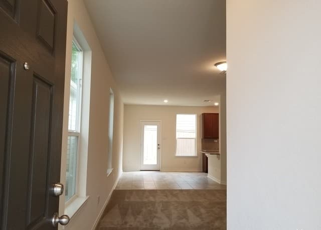 3-bedroom rental at 5911 Eckhert Rd. Unit 135 in San Antonio, TX — photo 4