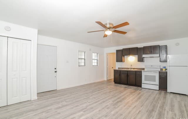 1-bedroom rental at 215 Greenlawn Ave Unit B in Pleasanton, TX — photo 4