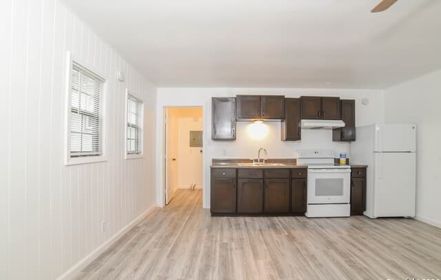 1-bedroom rental at 215 Greenlawn Ave Unit B in Pleasanton, TX — photo 5