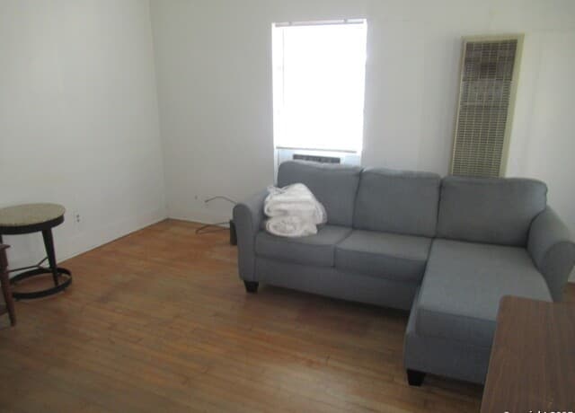 2-bedroom rental at 1121 Willow in San Antonio, TX — photo 3
