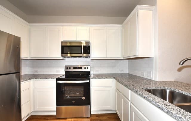 3-bedroom rental at 2310 Tulipwood Cove Unit 101 in San Antonio, TX — photo 2