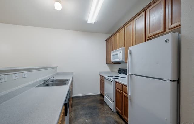 3-bedroom rental at 10619 Mathom Unit 4 in Universal City, TX — photo 4