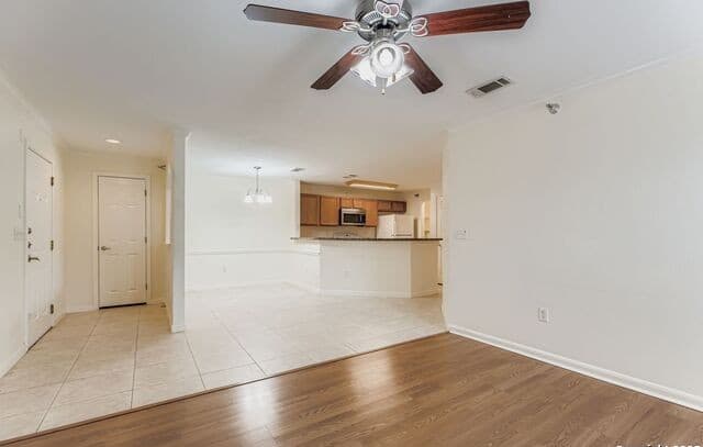 2-bedroom rental at 7323 Snowden Dr Unit 1301 in San Antonio, TX — photo 4