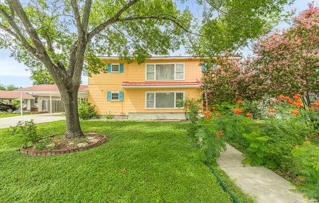 2-bedroom rental at 414 Alexander Hamilton in San Antonio, TX — photo 2