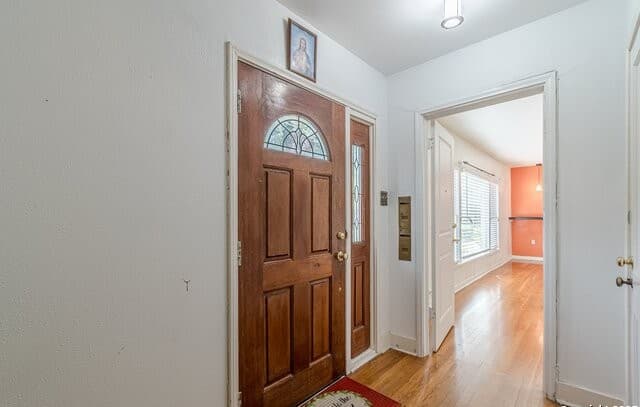 2-bedroom rental at 414 Alexander Hamilton in San Antonio, TX — photo 4