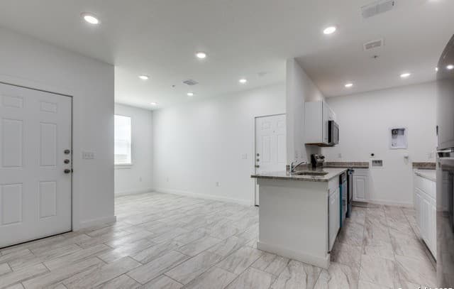 2-bedroom rental at 5415 Ingram Rd Unit 1209 in San Antonio, TX — photo 5