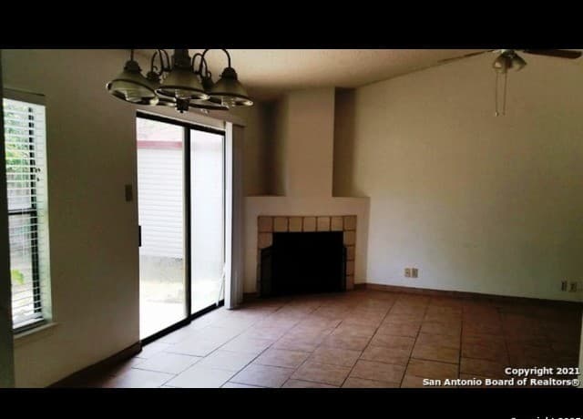 3-bedroom rental at 10039 Birch Field in San Antonio, TX — photo 2