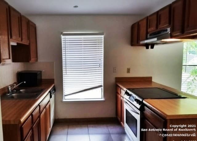 3-bedroom rental at 10039 Birch Field in San Antonio, TX — photo 4