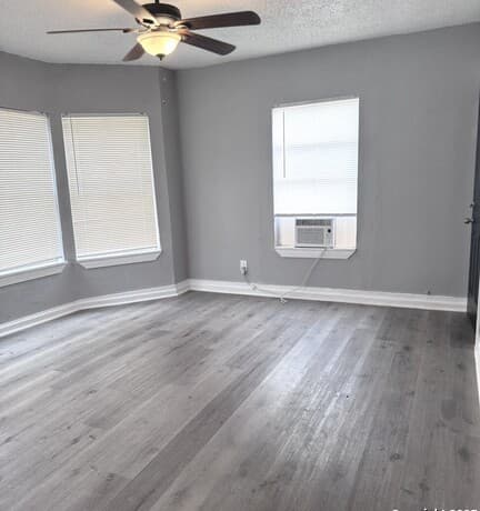 1-bedroom rental at 403 Terrell Ave Unit 2 in San Antonio, TX — photo 2