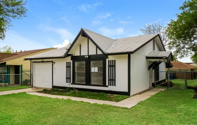 3-bedroom rental at 5916 Mission Sunrise in San Antonio, TX — photo 2