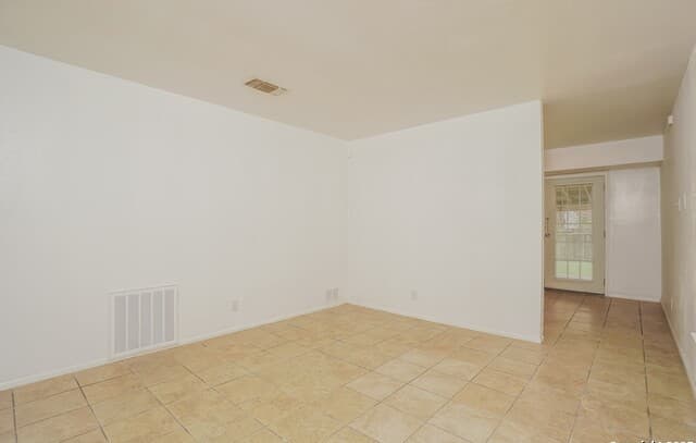 3-bedroom rental at 5916 Mission Sunrise in San Antonio, TX — photo 3