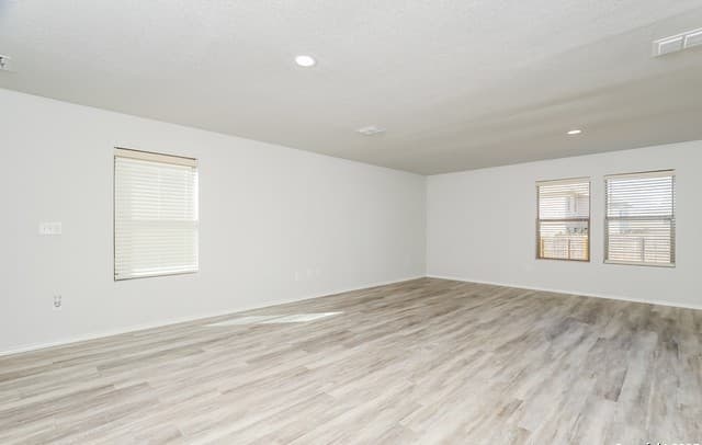 3-bedroom rental at 2107 Bigmouth Rod in San Antonio, TX — photo 2