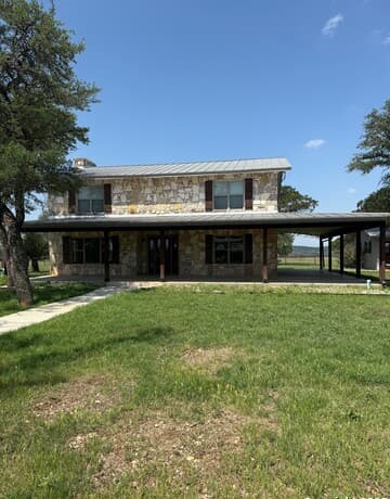 4-bedroom rental at 517 Fm 473 in Comfort TX