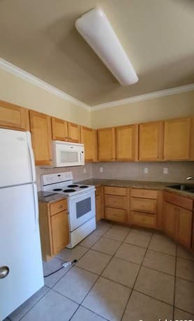 3-bedroom rental at 6160 Eckhert Unit 107 in San Antonio, TX — photo 4