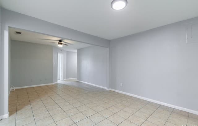 3-bedroom rental at 7642 Oak Chase in San Antonio, TX — photo 5