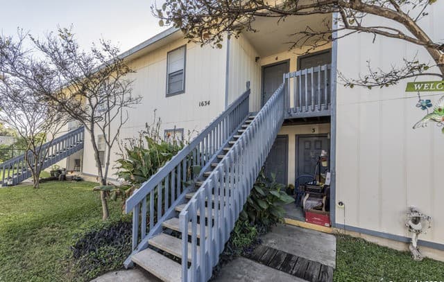 1-bedroom rental at 1634 W Woodlawn Unit 2 in San Antonio TX