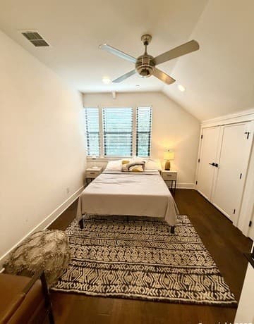 3-bedroom rental at 808 E Carson St Unit 102 in San Antonio, TX — photo 5