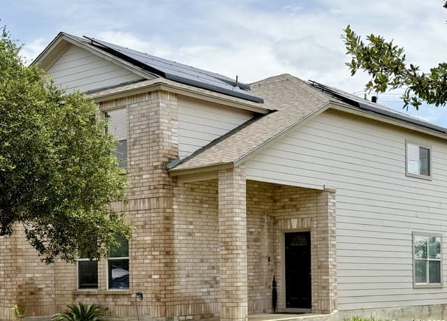 4-bedroom rental at 6118 Kensinger Pass in Converse, TX — photo 2