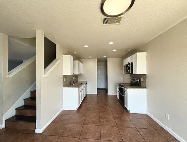 4-bedroom rental at 6118 Kensinger Pass in Converse, TX — photo 4