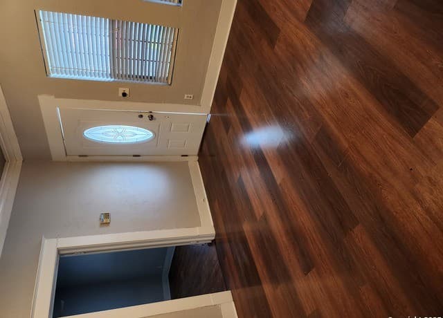 3-bedroom rental at 1137 W W. Magnolia in San Antonio, TX — photo 2