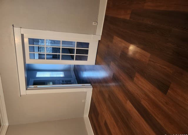 3-bedroom rental at 1137 W W. Magnolia in San Antonio, TX — photo 3