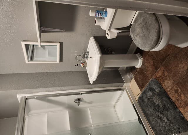3-bedroom rental at 1137 W W. Magnolia in San Antonio, TX — photo 4