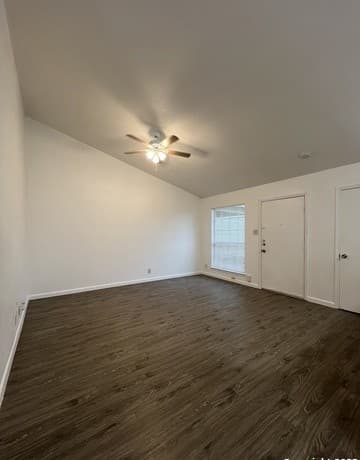 2-bedroom rental at 8846 Meadow Range in San Antonio, TX — photo 2