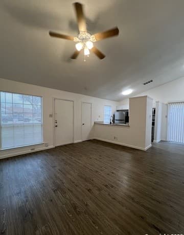 2-bedroom rental at 8846 Meadow Range in San Antonio, TX — photo 4