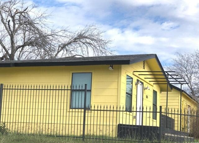 2-bedroom rental at 503 Nolan in San Antonio, TX — photo 2