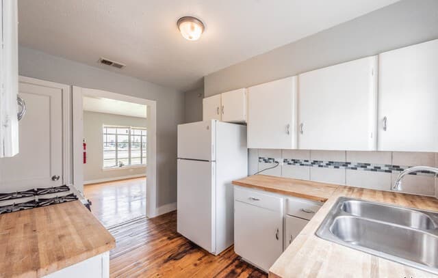 2-bedroom rental at 2331 Cincinnati Ave Unit 2 in San Antonio, TX — photo 5