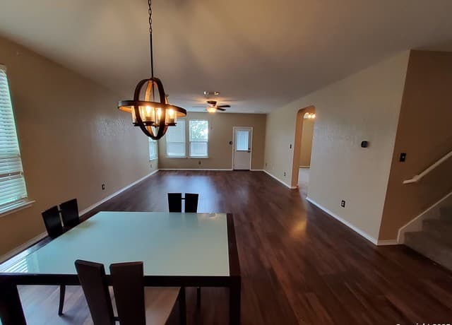 3-bedroom rental at 7150 Palomino Bay in San Antonio, TX — photo 2