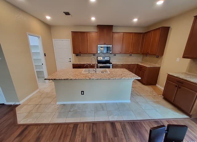 3-bedroom rental at 7150 Palomino Bay in San Antonio, TX — photo 3
