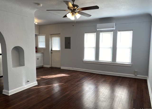 1-bedroom rental at 152 Harrigan Unit 6 in Alamo Heights, TX — photo 2
