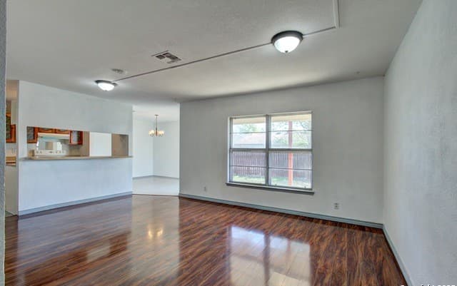 3-bedroom rental at 1346 Bayou in San Antonio, TX — photo 5
