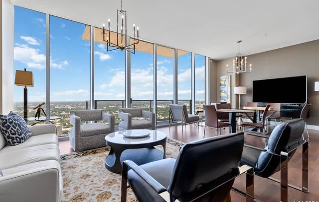 2-bedroom rental at 610 E Market St Unit 2915 in San Antonio, TX — photo 4
