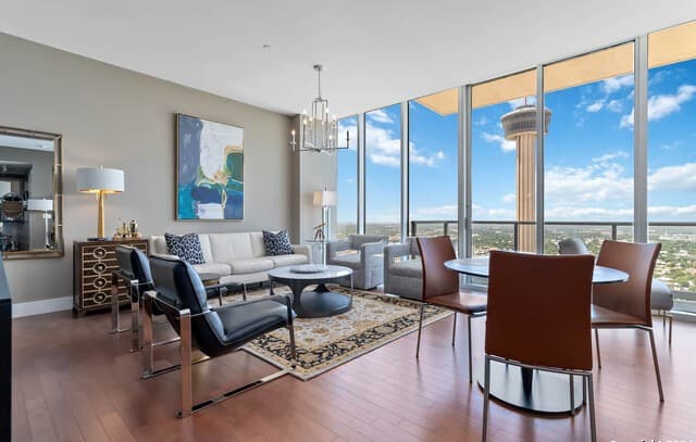 2-bedroom rental at 610 E Market St Unit 2915 in San Antonio, TX — photo 5